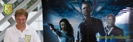 Filmreifer Bürogolf FlightCommander umringt von den neuesten Kinoaufstellern