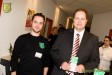 Freude über Pokal - Weihnachtsfeier Job AG mit Bürogolf Online am 02.12.2008