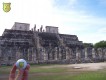 Bürogolf Online vor dem Tempel in Chichenitza in Mexico