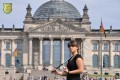 Bürogolf Online vor dem Reichstag in Berlin